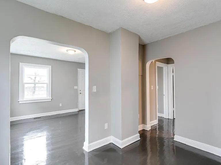 2106 Harwood St — Photo 6