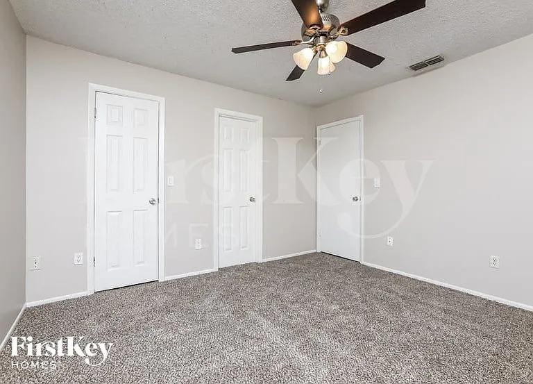 391 E Palmetto Ave — Photo 8