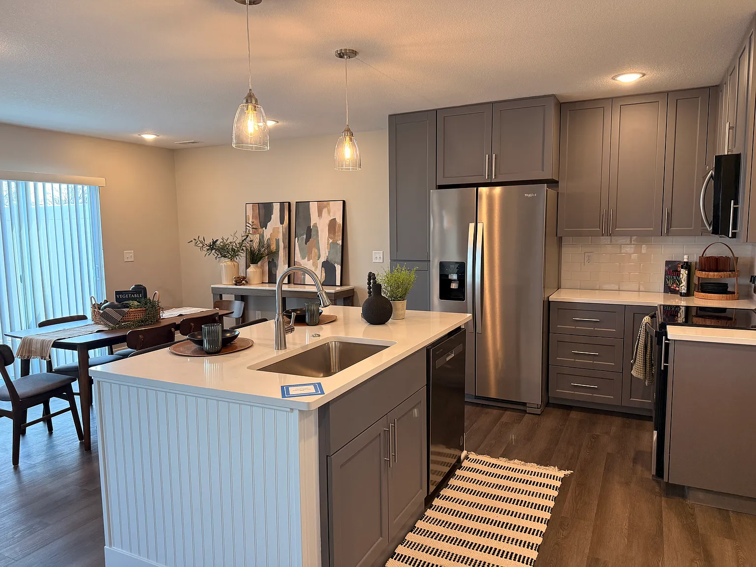 3 bed, 2.5 bath, 1560 sqft, $2,200 — Photo 3