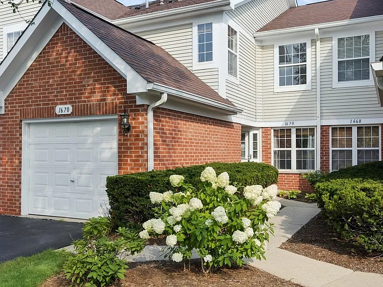 1670 Mansfield Ct — Photo 1