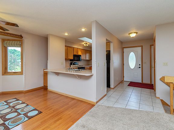 3rd image of 715 Lake Shore Dr