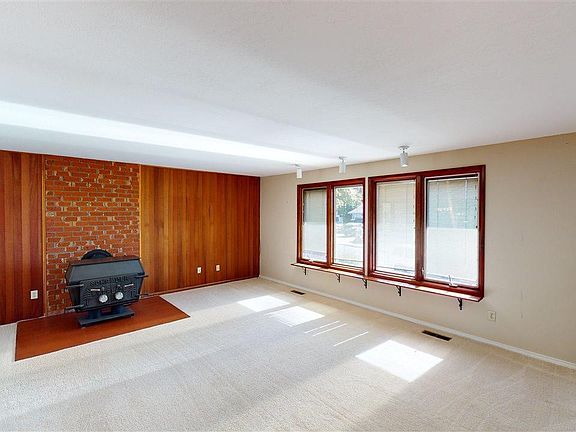 3rd image of 330 SE Bellevue St