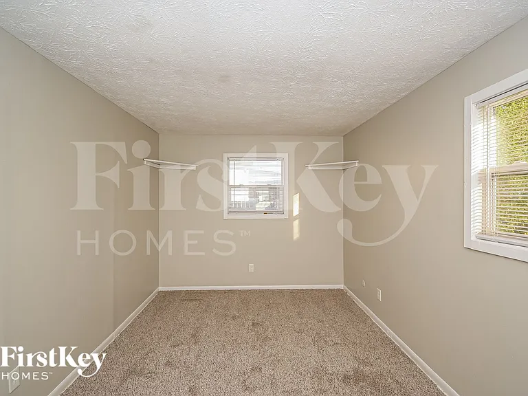 4601 N Richardt Ave — Photo 13