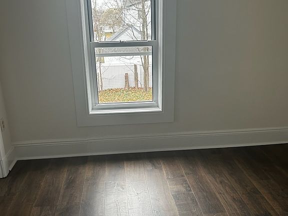 3rd image of 44 Henry St Floor 2