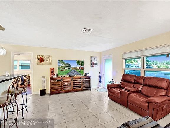 5th image of 4665 SW 28th Ave