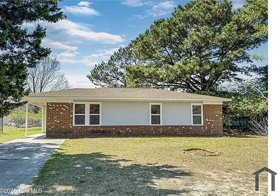 3 bed, 1050 sqft, $1,900 — Photo 4