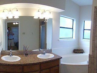 4th image of 404 Applewood Dr