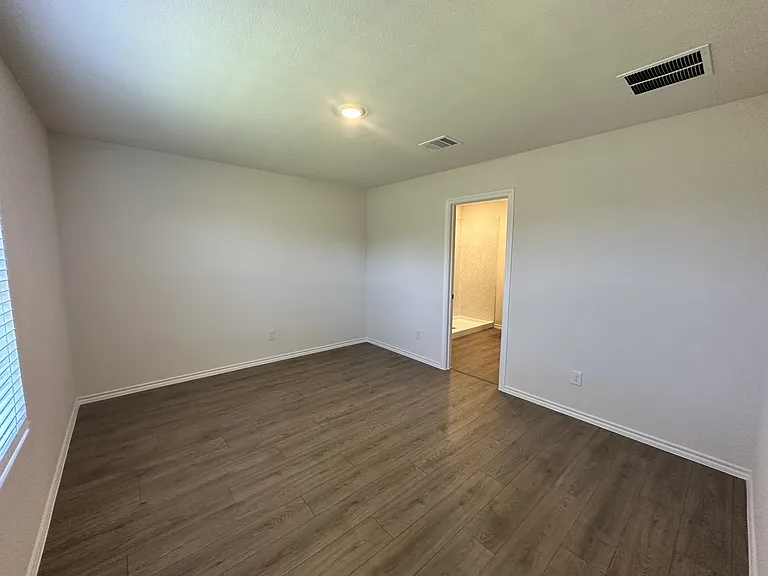 1153 Northfield Dr — Photo 10
