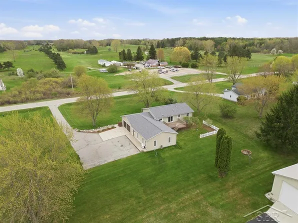 4469 E Millbrook Rd, Mount Pleasant, MI 48858