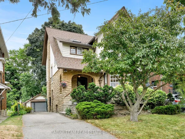 16 Palisades, Toronto, ON M6S 2W8