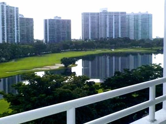5th image of 20225 NE 34th Ct APT 812