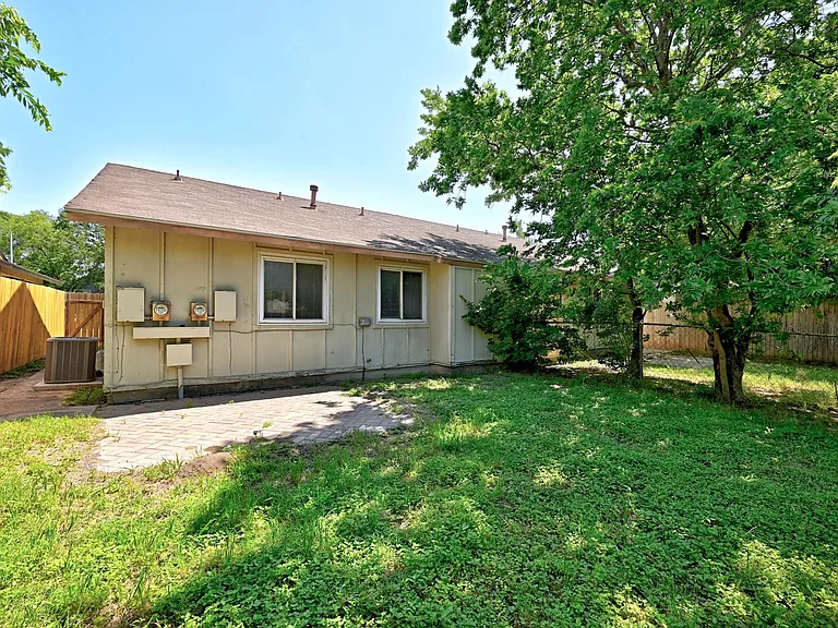 10604 Lanshire Dr #B — Photo 18