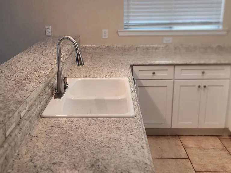 403 Indigo St — Photo 5