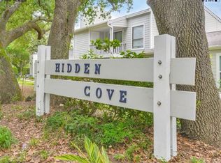 71 Hideaway Dr, Friendswood, TX 77546