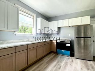 25 S 17th St FLOOR 3, East Orange, NJ 07018