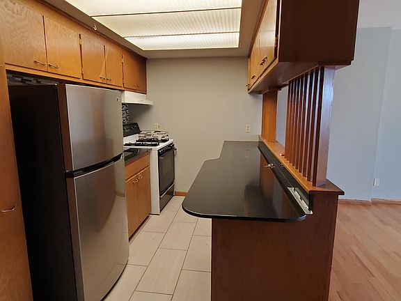 4th image of 3428 Harriet Ave #2