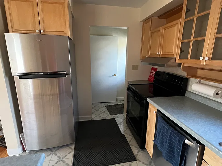 1610 W Union St — Photo 2