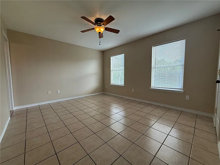 622 Webb St — Photo 9