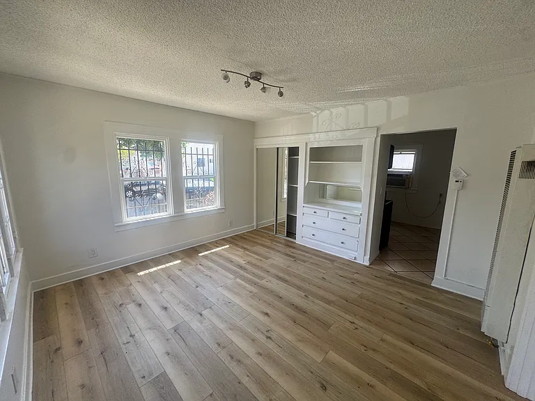 343 N Benton Way — Photo 4