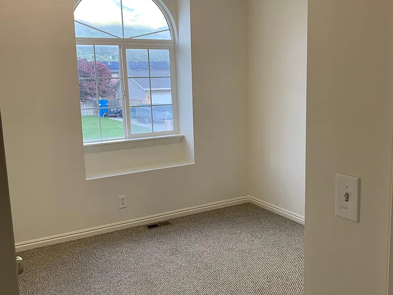 355 N 1200 E — Photo 15