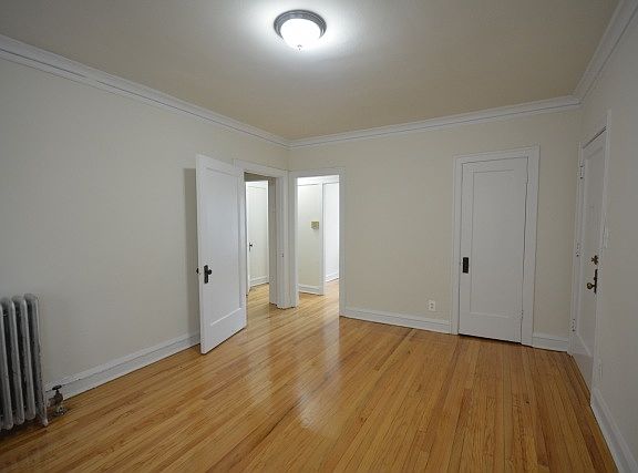 2nd image of 3921 N Pine Grove Ave APT 2E