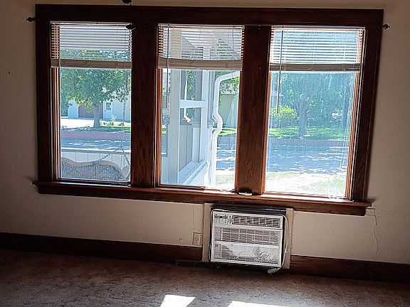 Living room windows & blinds