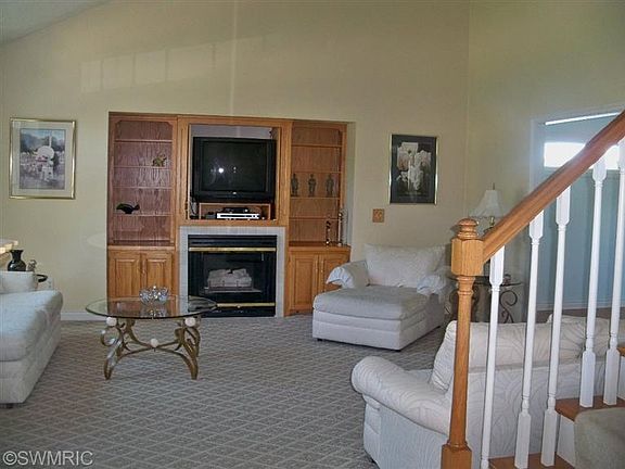 4th image of 469 Pine Lake Ct