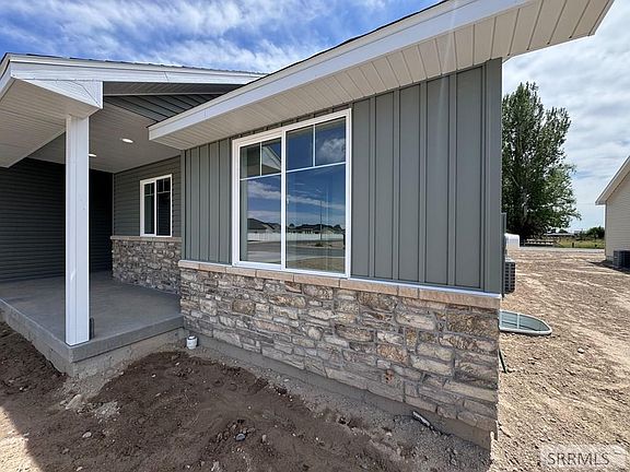 3rd image of 388 Wind River Dr