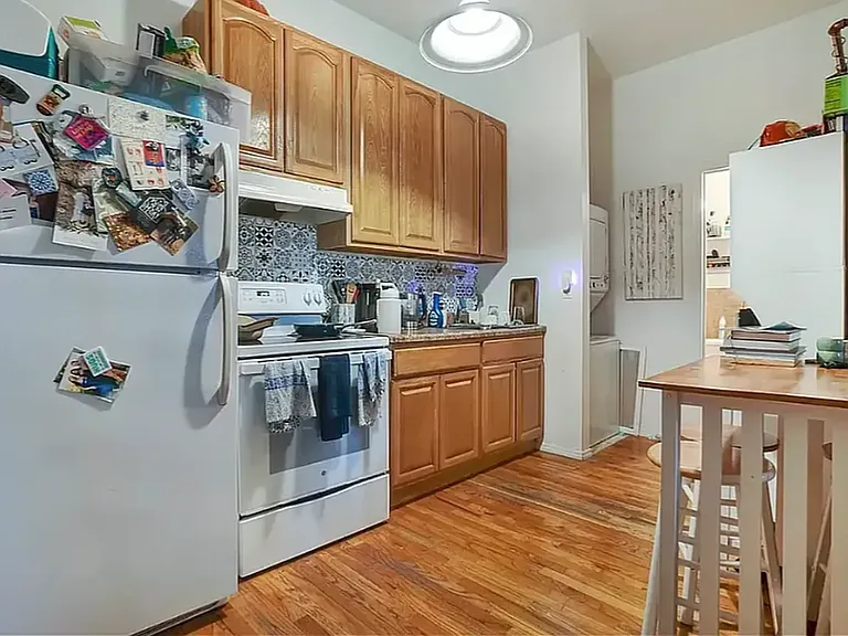 82 Devoe St #4R — Photo 5
