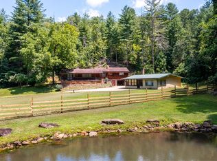 110 Thompkins Ln, Franklin, NC 28734