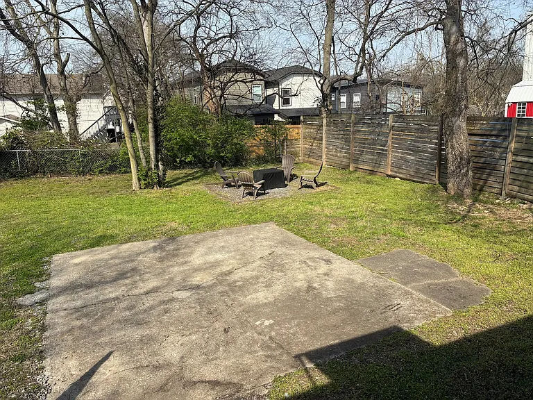 333 E Trinity Ln — Photo 19