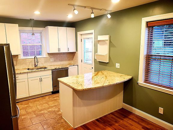 3rd image of 5302 Bloomingdale Ave