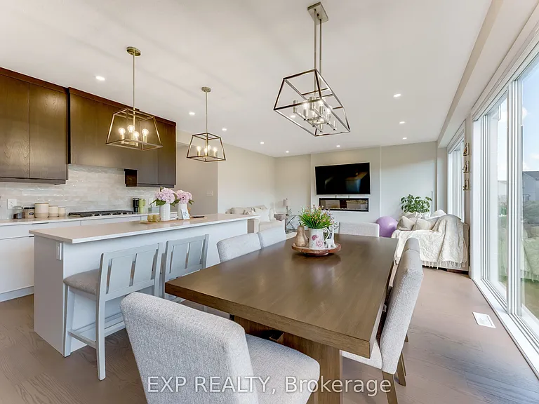 266 Hesselman Cres — Photo 17