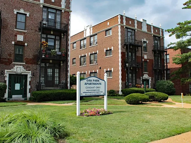 Oak Park Apartments — Photo 13