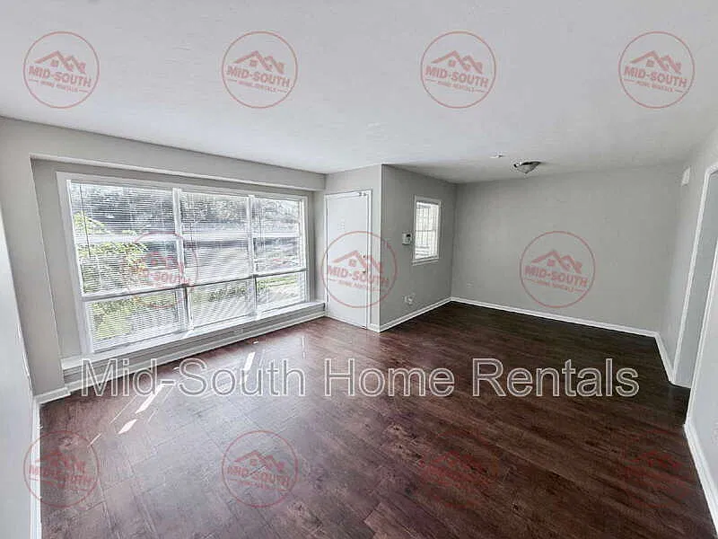 3 bed, 1.5 bath, 1452 sqft, $1,095 — Photo 4