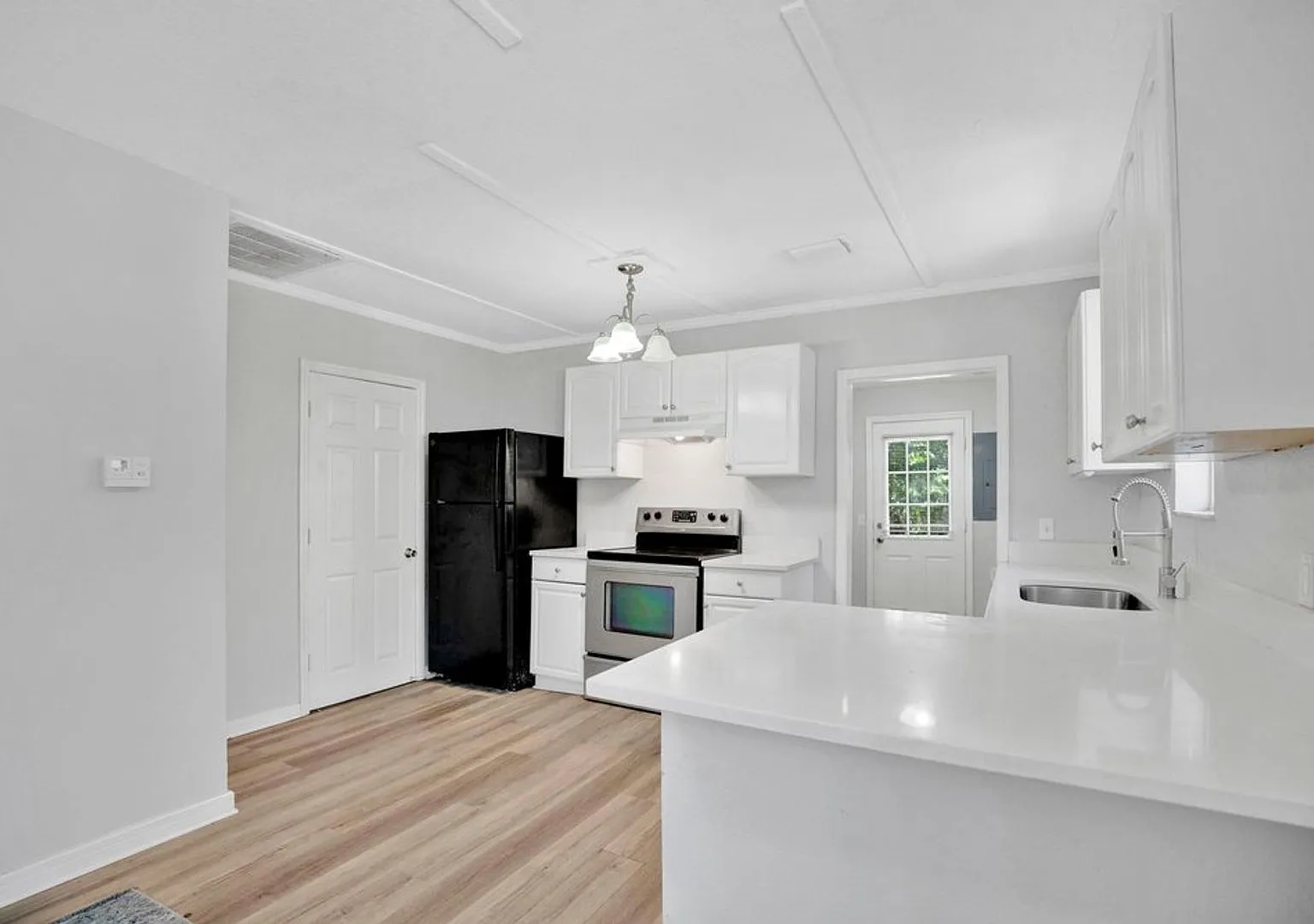 Cute Historic Bungalow — Photo 4