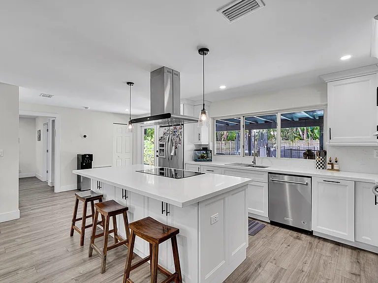 10108 SW 53rd Ct — Photo 7