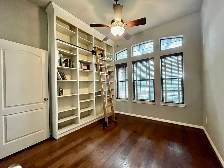 300 Quarry Spring Dr — Photo 15