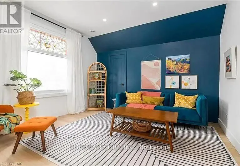 304 Oxford St E #3 — Photo 1