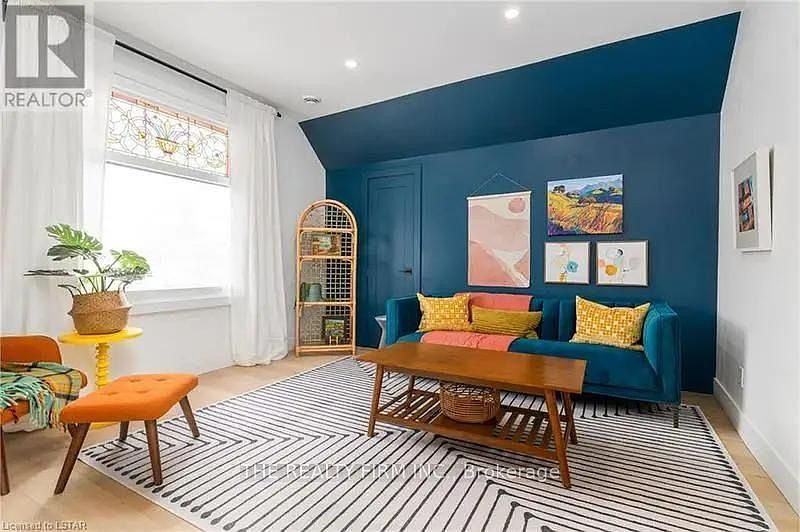 1st image of 304 Oxford St E #3