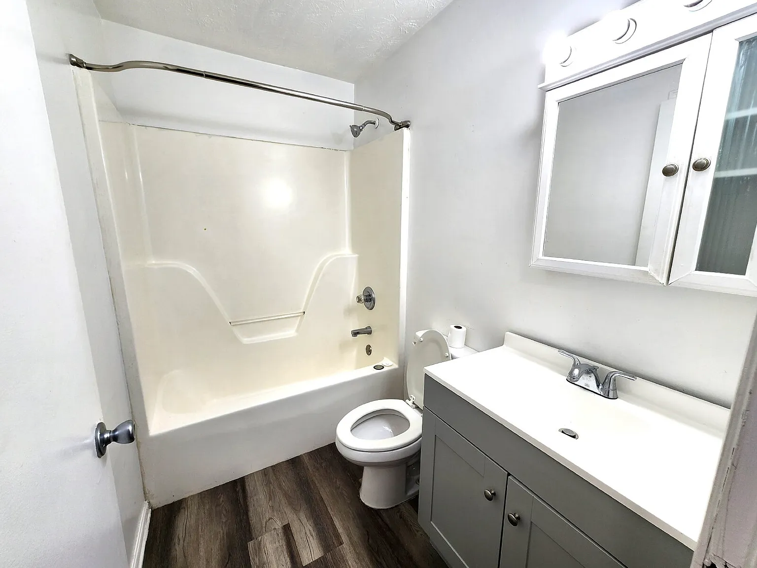 2 bed, 1.0 bath, 850 sqft, $1,600 — Photo 3