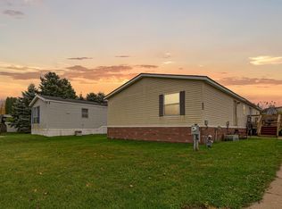 831 30th St NW, Faribault, MN 55021