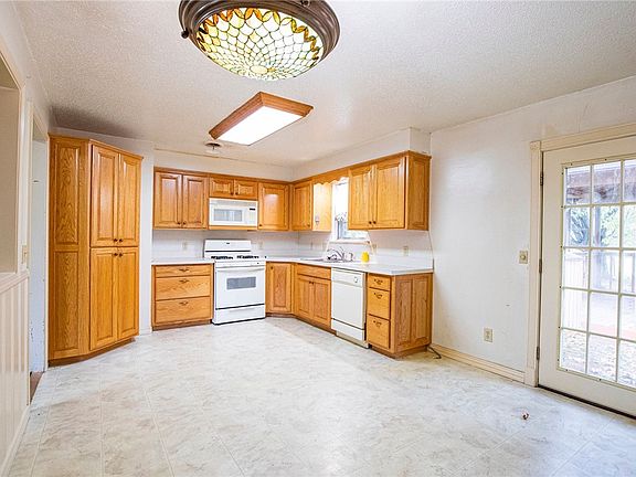 4th image of 229 Broyles St