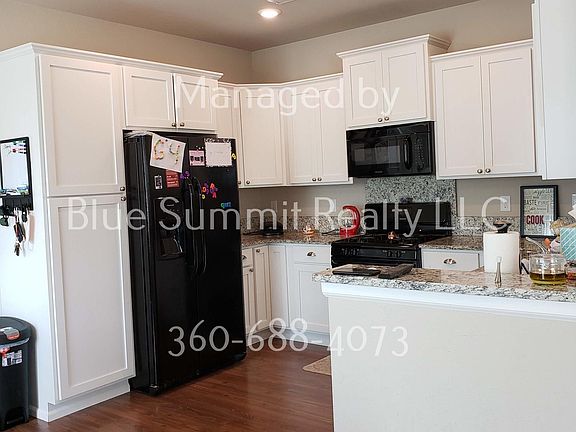 3rd image of 3403 Hera St NE