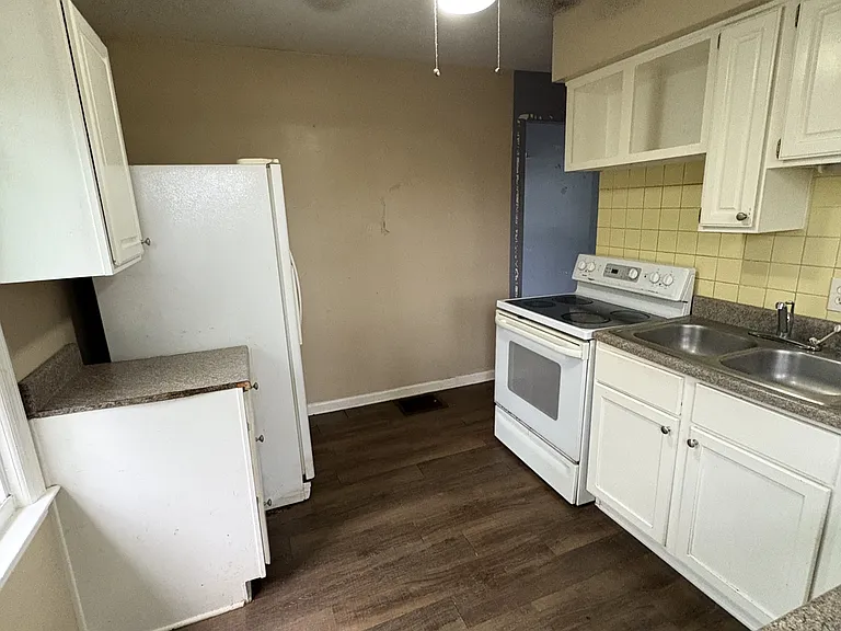 2504 Vendome Dr — Photo 10