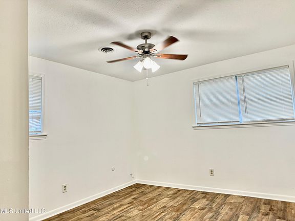2nd image of 3144 Woodville Cir