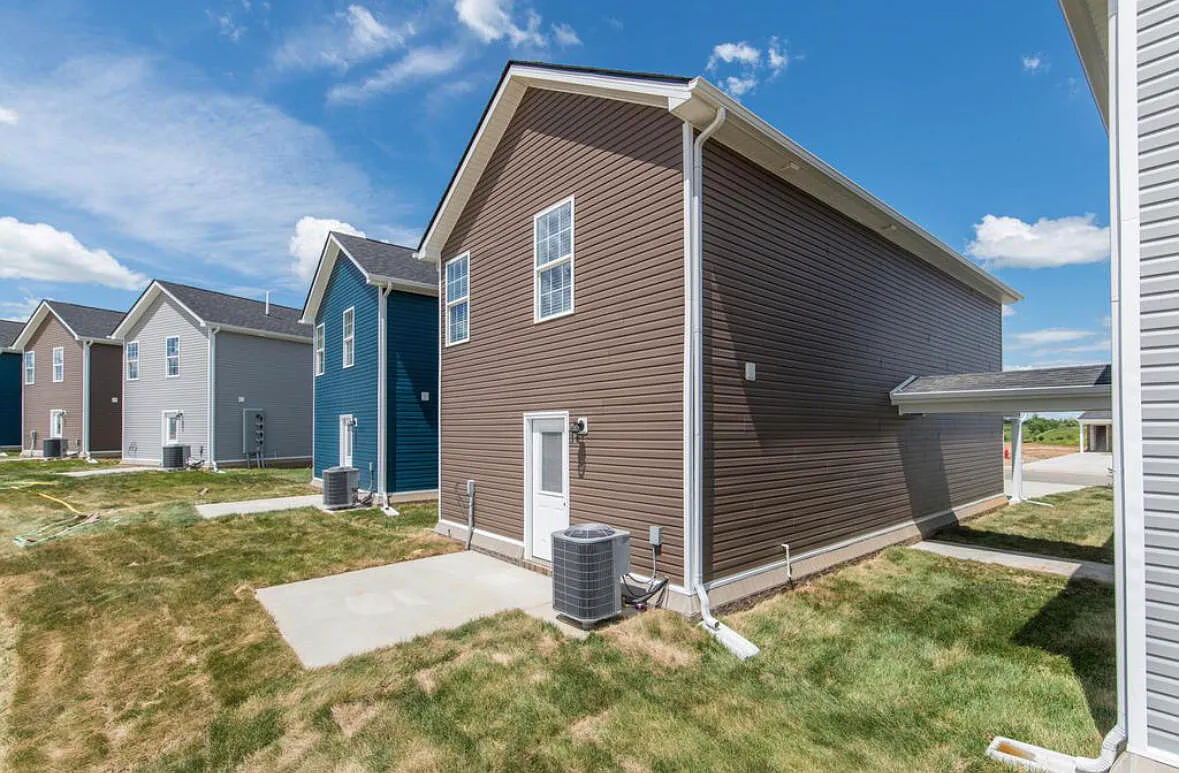 3 bed, 2.5 bath, 1600 sqft, $1,575 — Photo 4