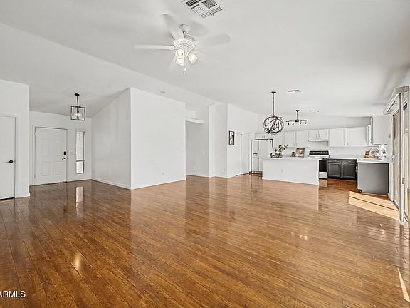3rd image of 10521 W VIRGINIA Avenue
