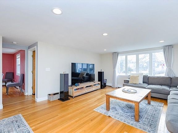 5th image of 52 Albemarle Ave