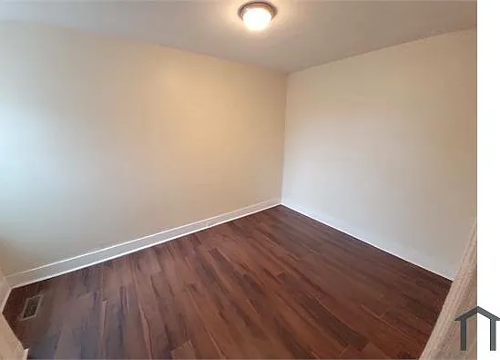 5540 Media St — Photo 16